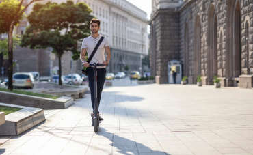 Por qué deberías considerar un patinete eléctrico para tus desplazamientos urbanos